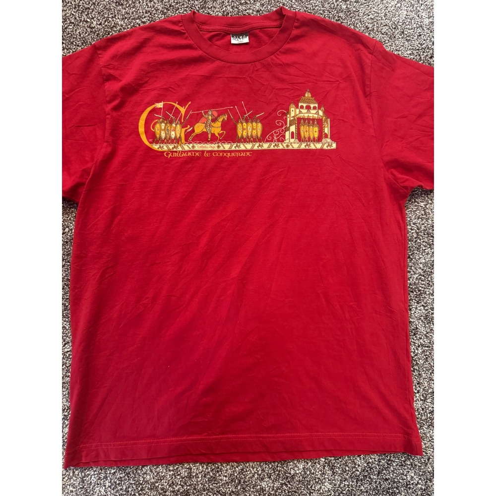 Vintage Alma Mater Guillaume le Conquerant Bayeux Tapestry Red T-Shirt XXL